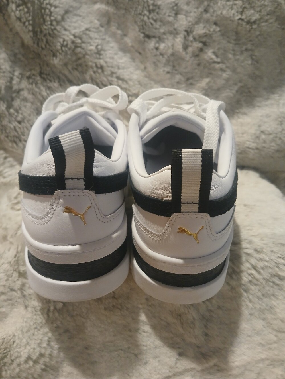 Puma Kids White Sneakers with Black Formstripe and Gold Logo - Picture 4 of 4